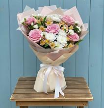 Букет цветов из:  Гвоздики, Орхидеи и Розы в Успенское