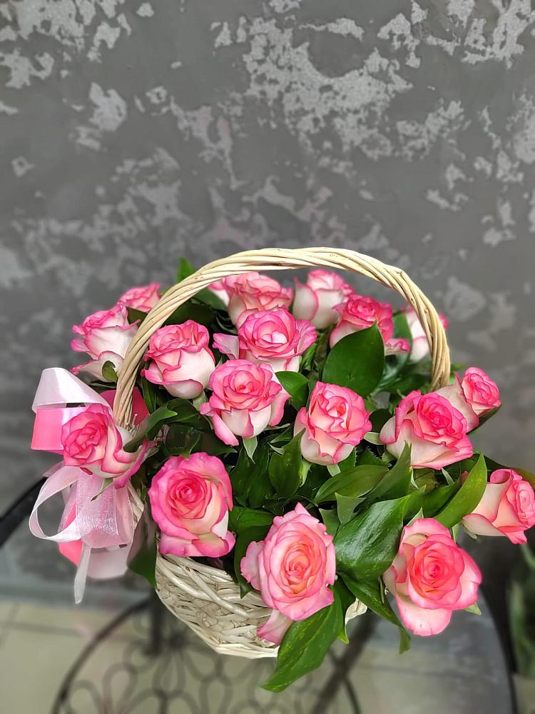 Цветочная композиция из Розы в корзине в Успенское