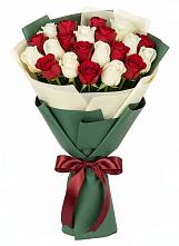 Букет Микс из красных и белых роз в Успенское