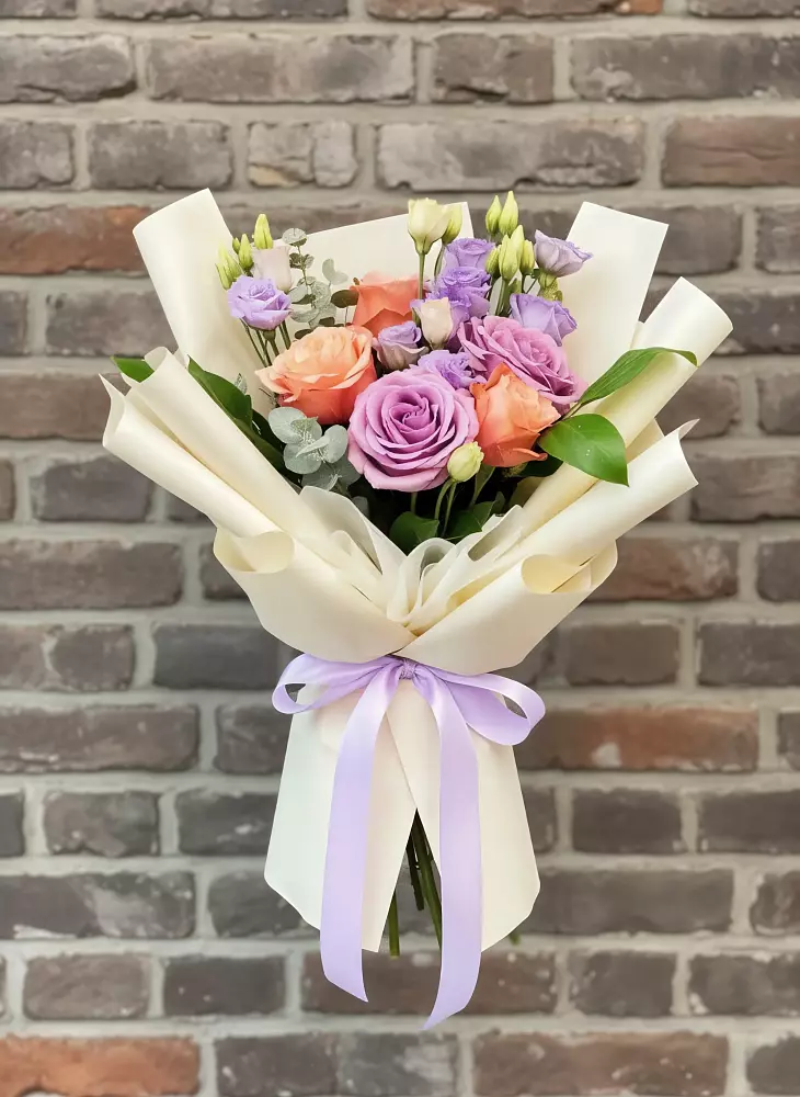 Букет цветов из: Лизиантусы и Розы в Успенское