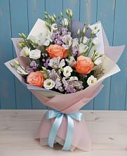 Букет цветов из:  Лизиантусы, Розы, Альстромерии и Гипсофила в Успенское