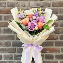 Букет цветов из:  Лизиантусы и Розы в Успенское