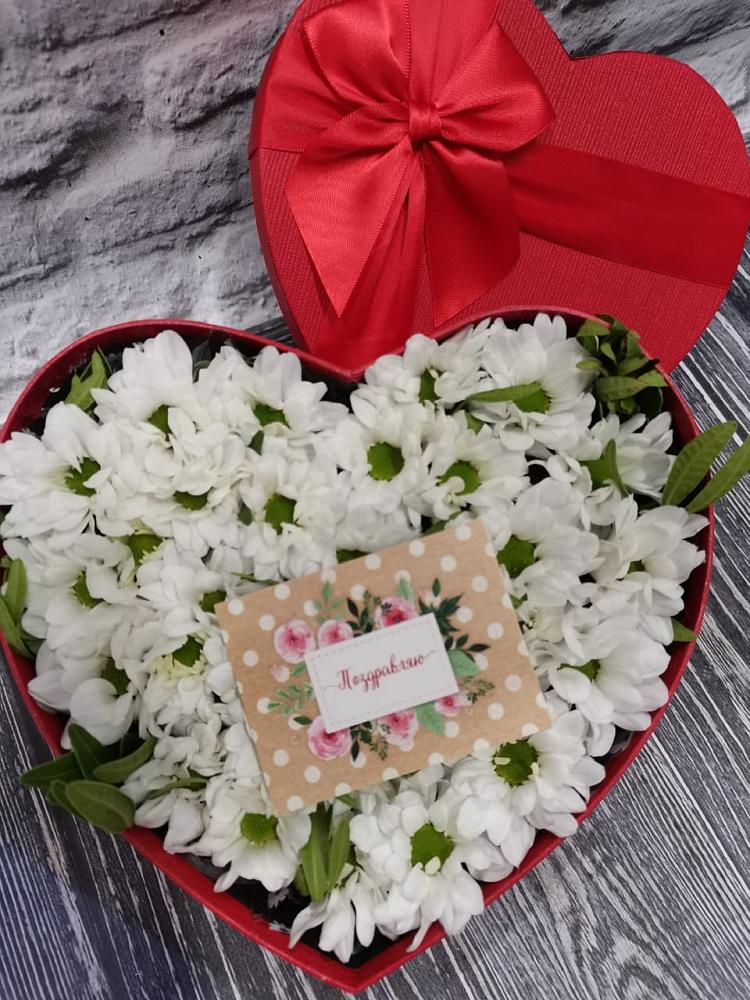 Цветочная композиция из Хризантемы в виде сердца в Успенское