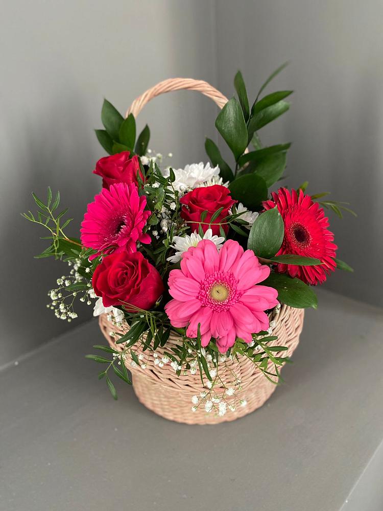 Цветочная композиция из Розы, Хризантемы и Герберы в корзине в Успенское