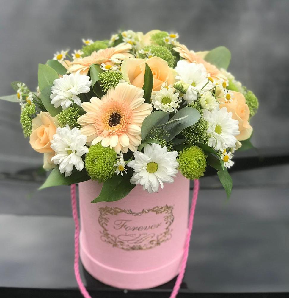 Цветочная композиция из Розы, Герберы и Хризантемы в шляпной коробке в Успенское