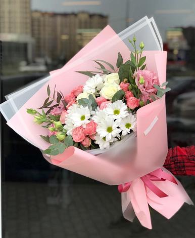 Букет цветов из: Розы, Лизиантусы и Хризантемы в Успенское
