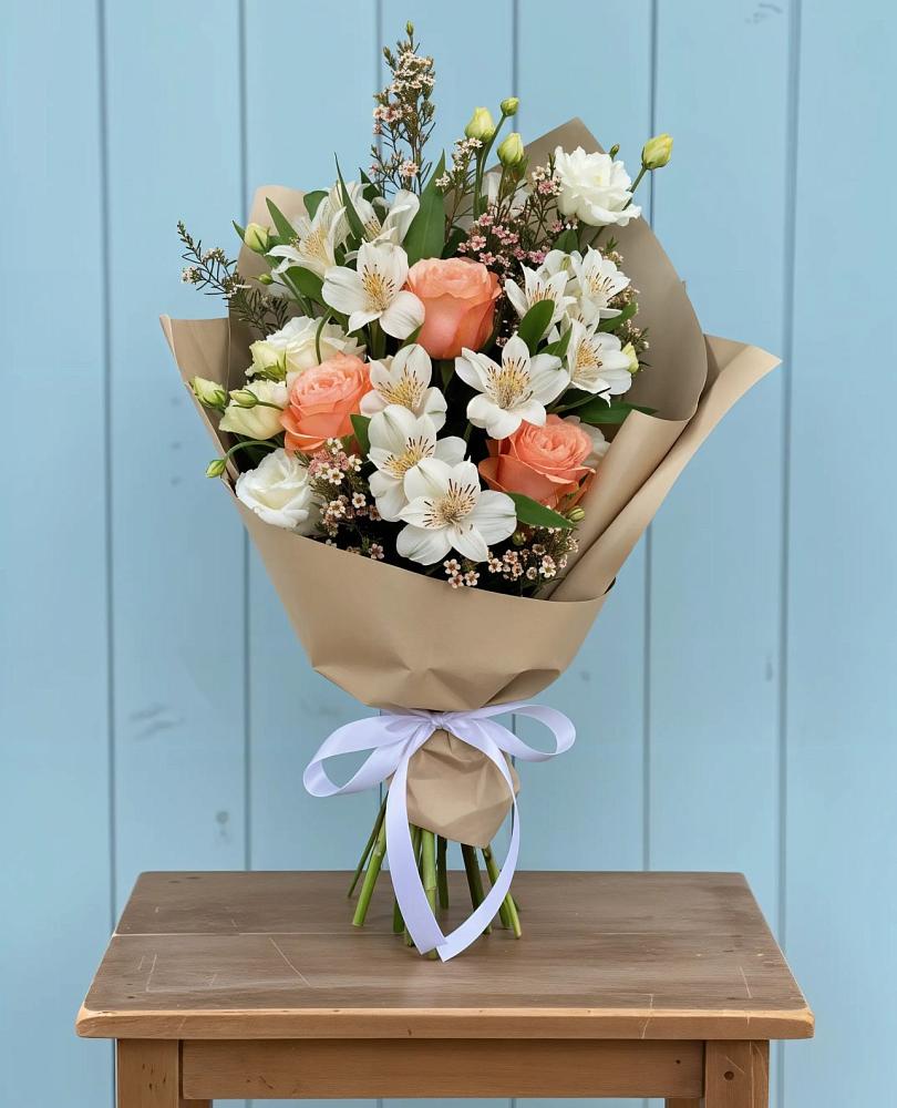 Букет цветов из: Альстромерии, Лизиантусы, Розы и Хризантемы в Успенское